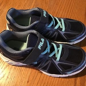 Girl's File Shoes Size 4